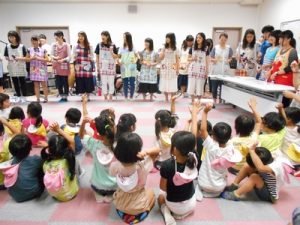 東京立正短期大学 幼児教育専攻 『ちいさなおんがくかい』の様子