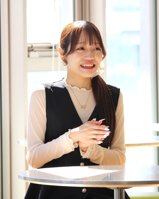 マイナビの取材を受けるＮさん-1｜東京立正短期大学20261001.jpg