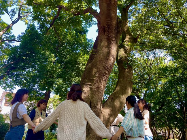 2年次 Mサイズ 木を囲む.jpg