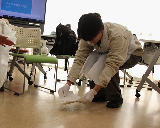 20231207「子どもの健康と安全」汚物処理1.JPG